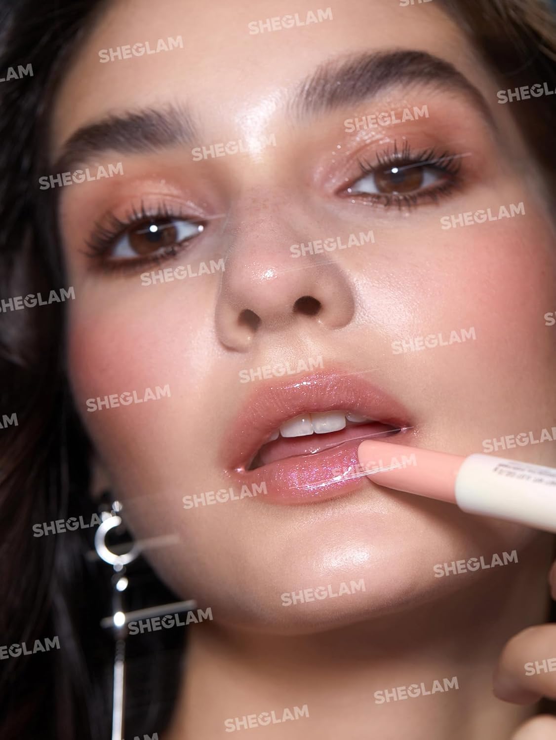 Блеск-плампер для губ Sheglam Pout-Perfect Shimmer Lip Plumper-Sugar Crystal оттенок Sugar Crystal