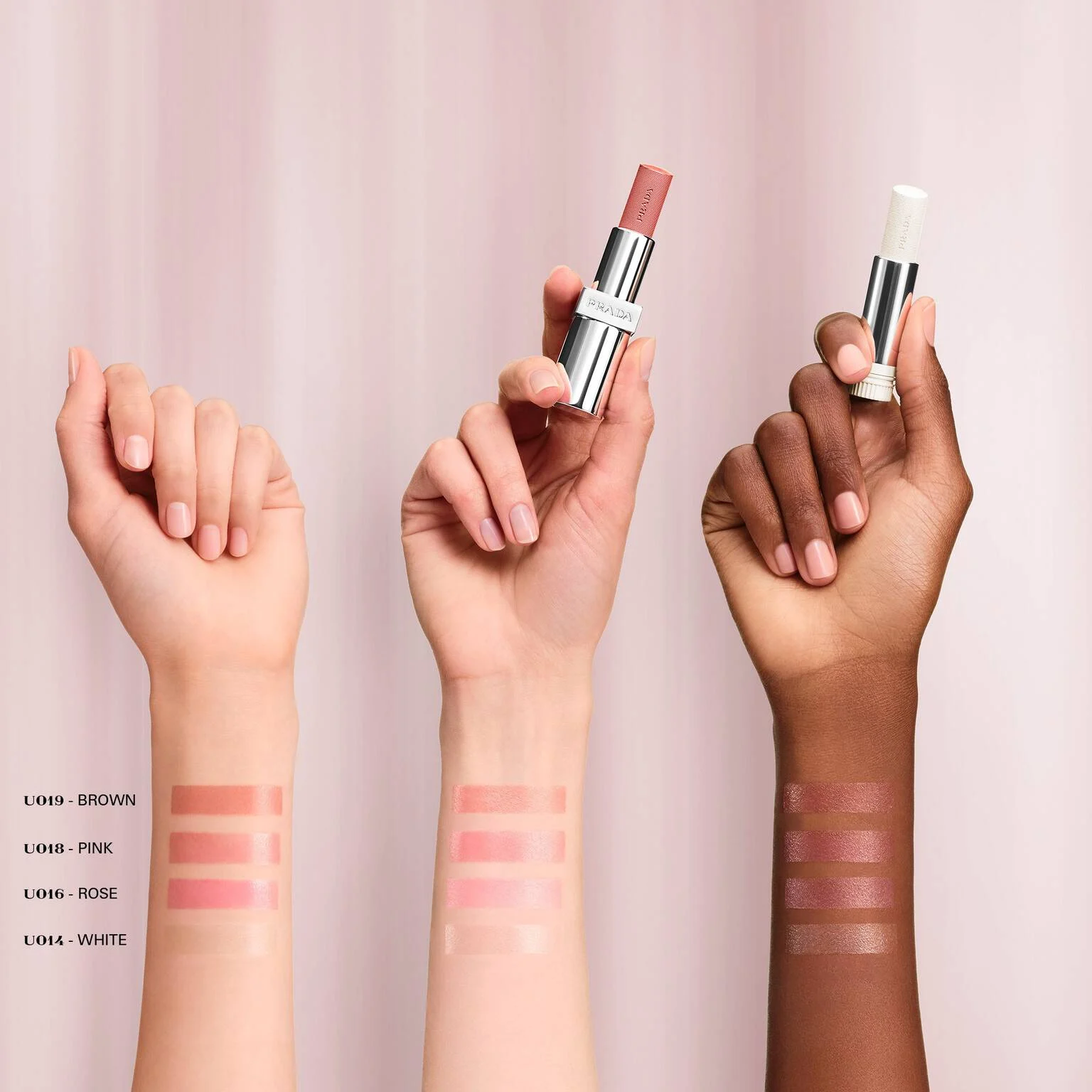 Помада бальзам для губ PRADA Light Glowing Lip Oil Stick оттенок U014 White прозрачный