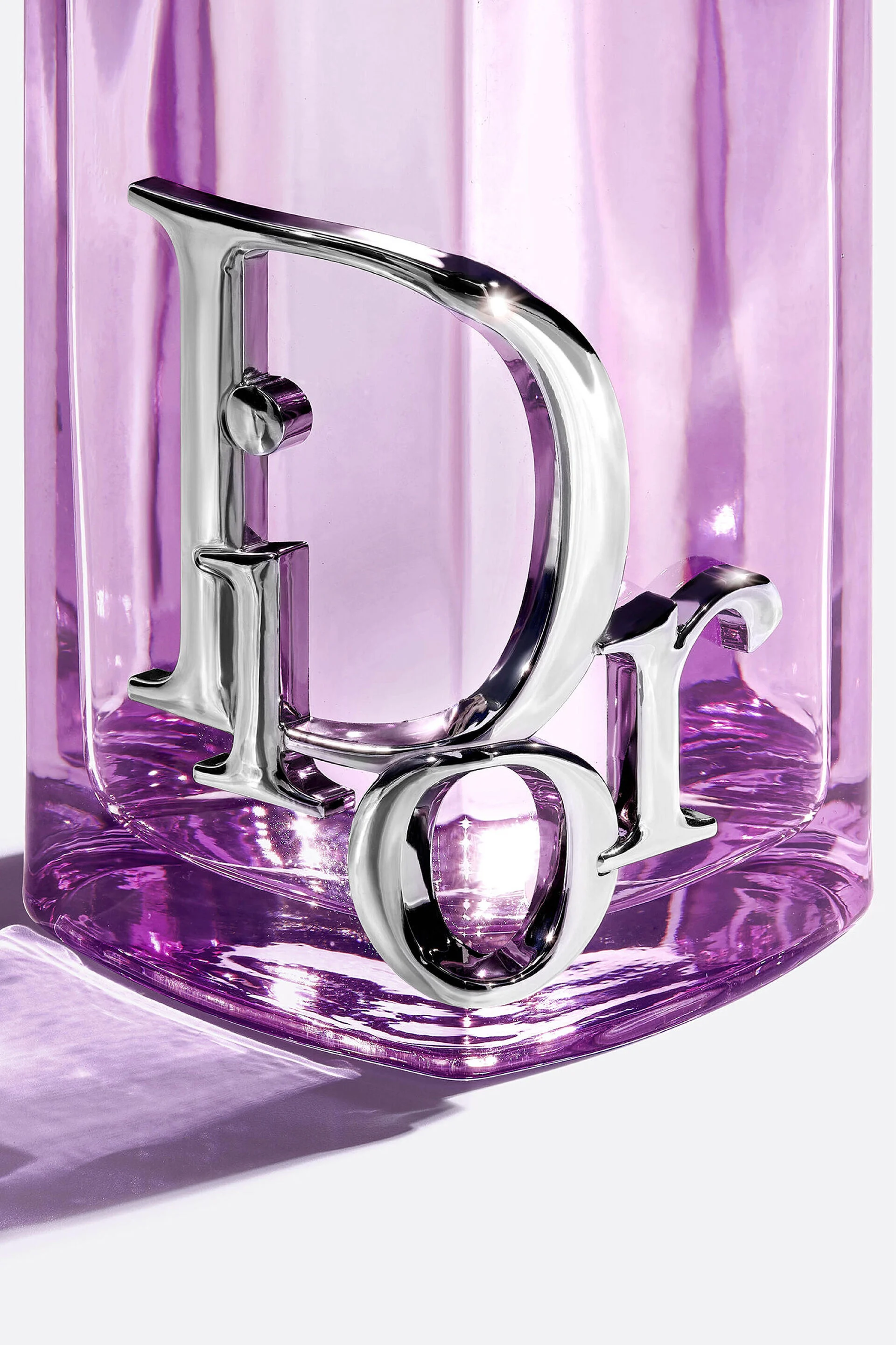 Парфюмированная водас нотами ириса и малины Dior Addict Purple Glow 30ml