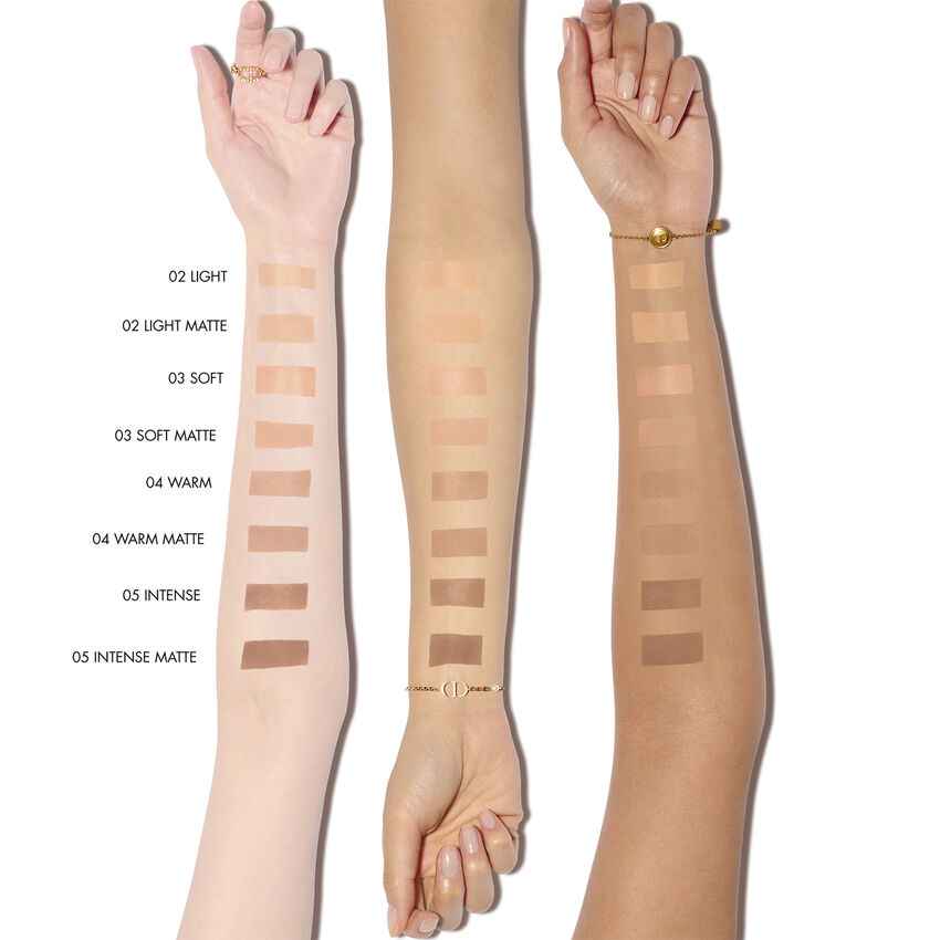 Пудра-бронзер с эффектом естественного загара сияющая Dior Forever Nude Bronze оттенок 03 Soft