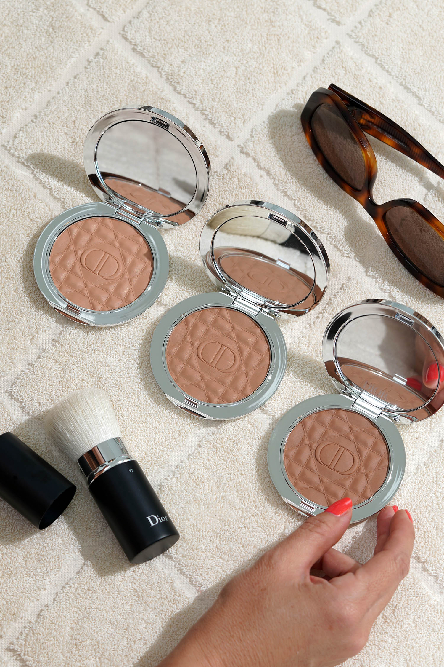 Пудра-бронзер с эффектом естественного загара матовая Dior Forever Nude Bronze оттенок 03 Soft Matte