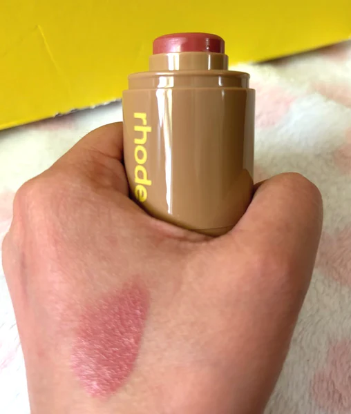 Кремовые румяна Rhode Pocket Blush The Natural Flush оттенок TAN LINE