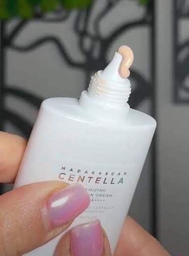 Солнцезащитный крем SKIN1004 Centella Poremizing Velvet Finish Sunscreen SPF50+ PA++++ 50ml