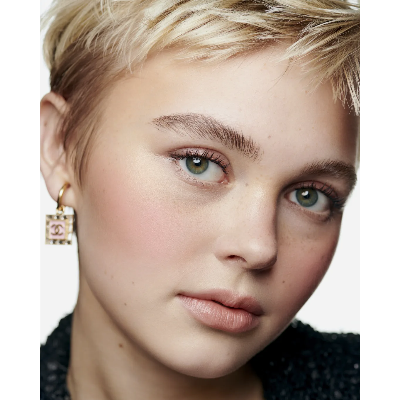 Пудра для лица Chanel Les Beiges Healthy Glow Sun-Kissed Powder оттенок Medium Coral