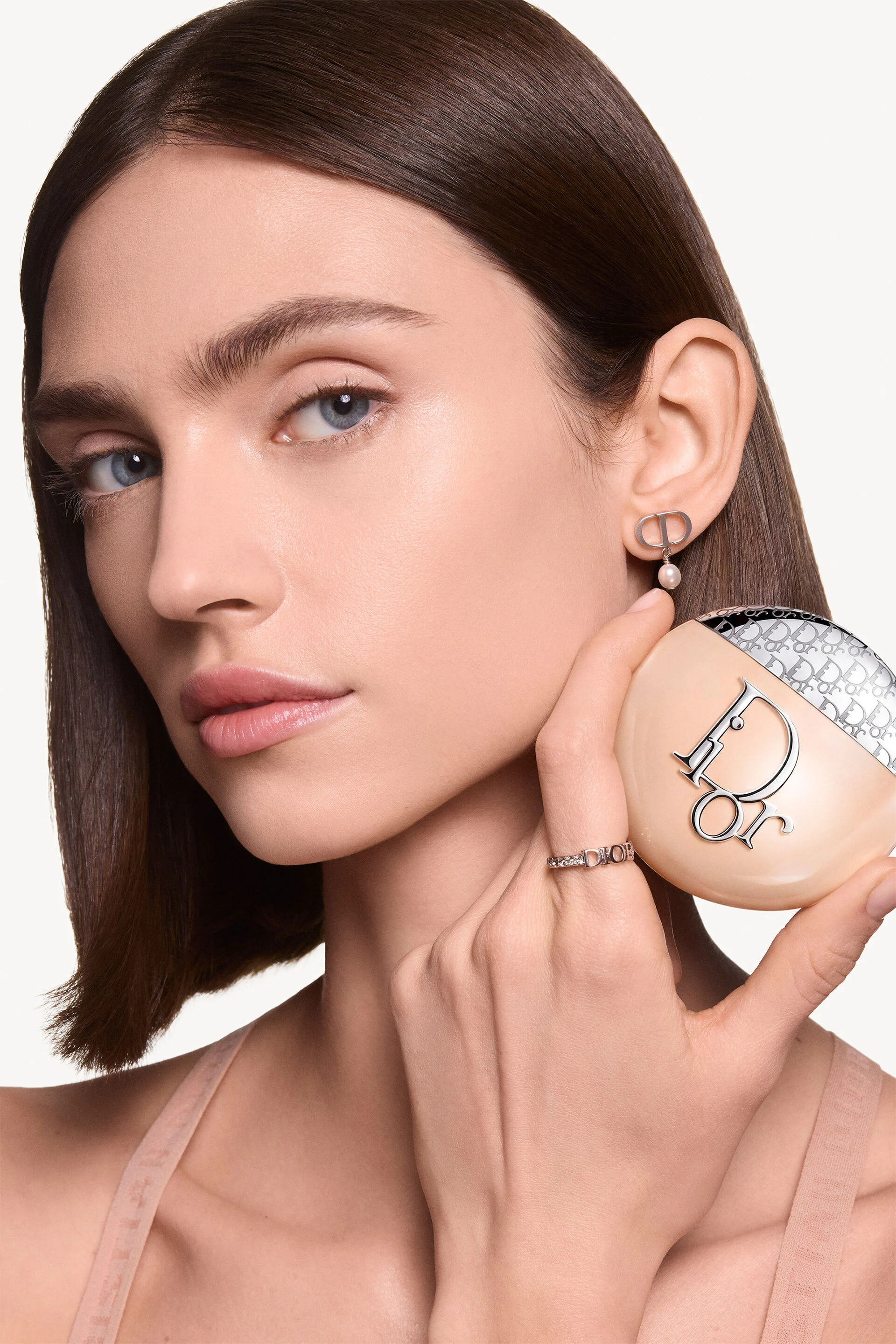 Тональный тинт DIOR Backstage Glow Up Skin Tint SPF20 оттенок 1N 40ml