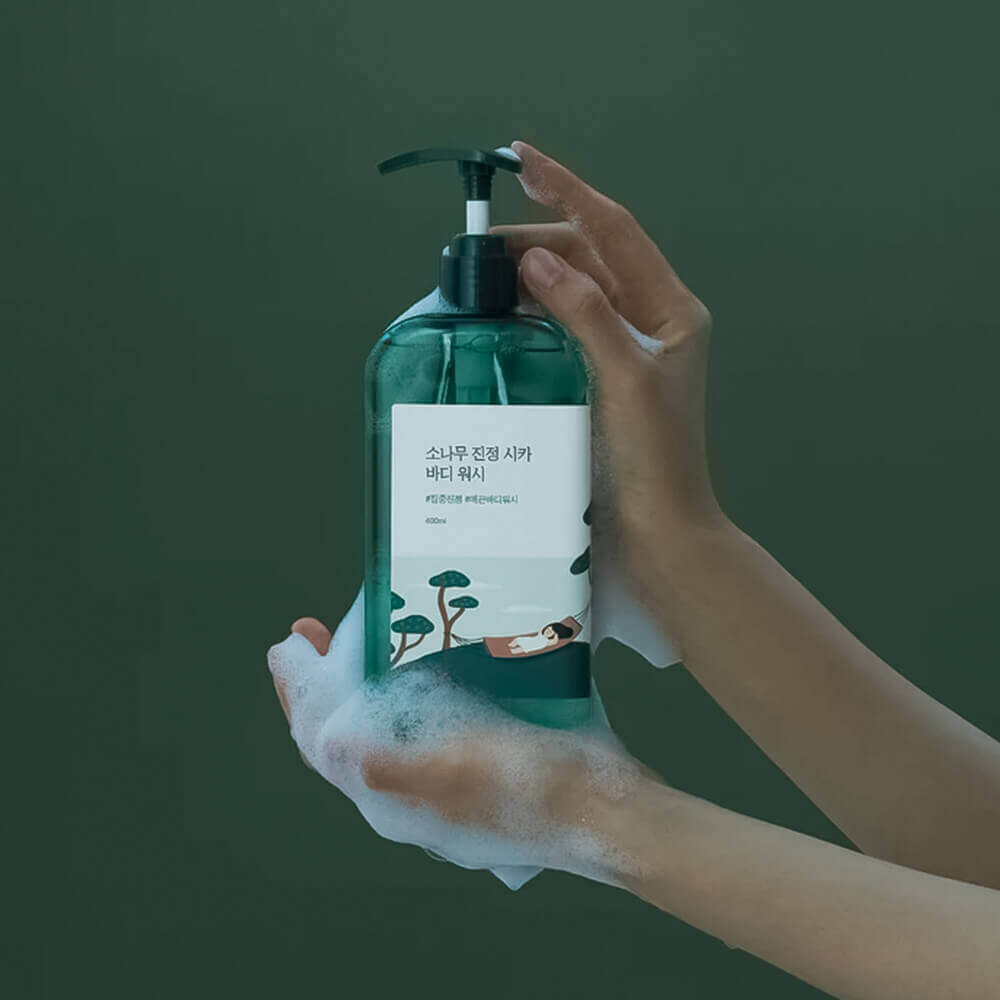 Успокаивающий гель для душа с экстрактами сосны и центеллы Round Lab Pine Calming Cica Body Wash 400ml