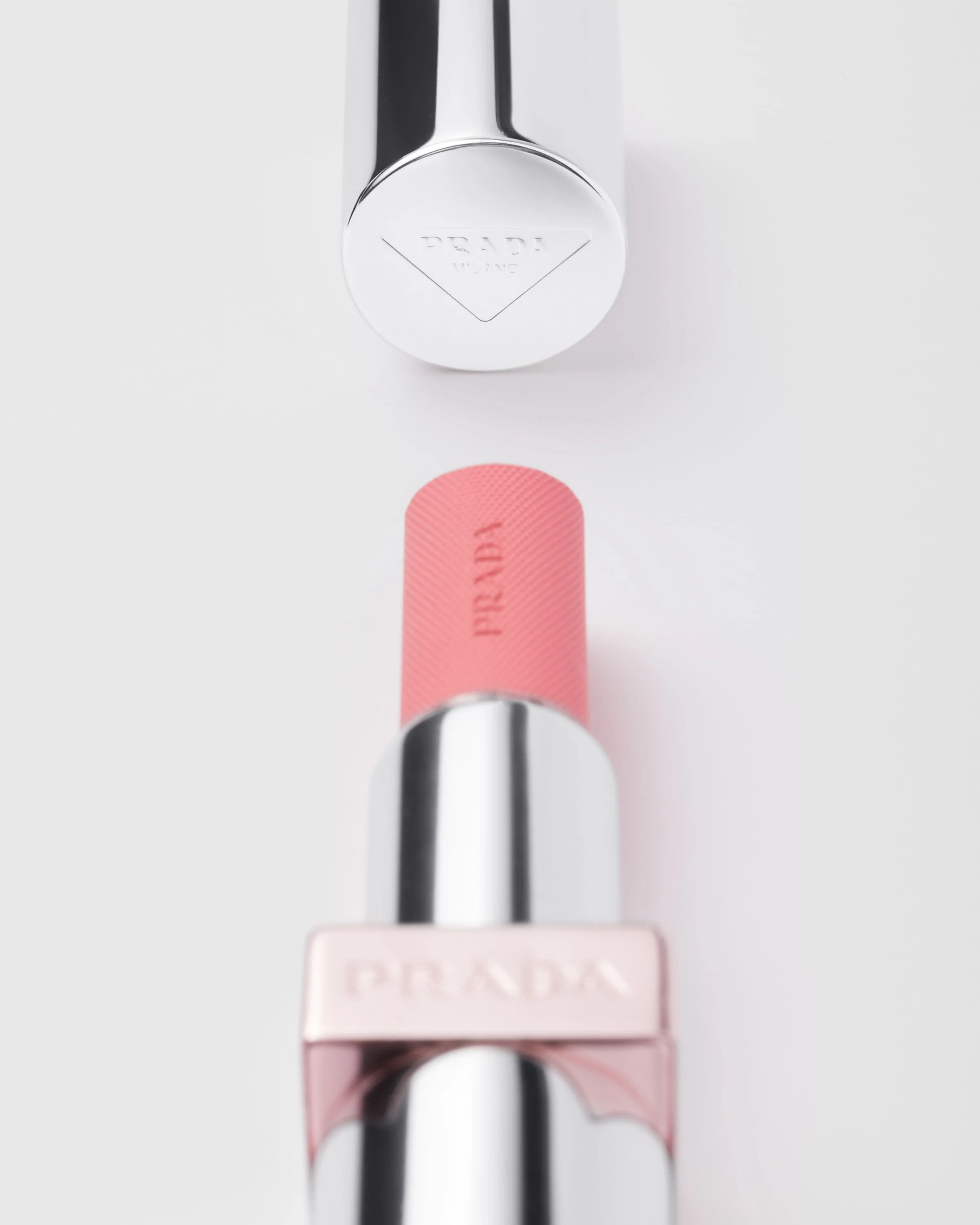 Помада бальзам для губ PRADA Light Glowing Lip Oil Stick оттенок U016 Rose