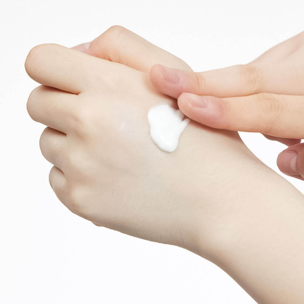 Солнцезащитная эссенция VT Cosmetics PDRN Moist Tone Up Sun Essence RX SPF50+ PA++++ 60ml