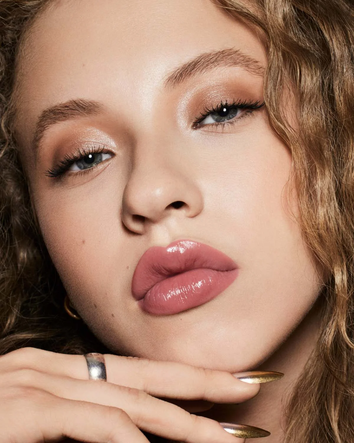 Увлажняющий бальзам для губ FENTY BEAUTY FENTY Beauty Gloss Bomb Stix оттенок Is It Fussy 04