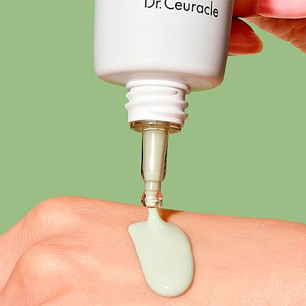 Солнцезащитный крем для проблемной кожи Dr.Ceuracle Tea Tree Purifine Green Up Sun SPF 50+ PA++++ 50мл